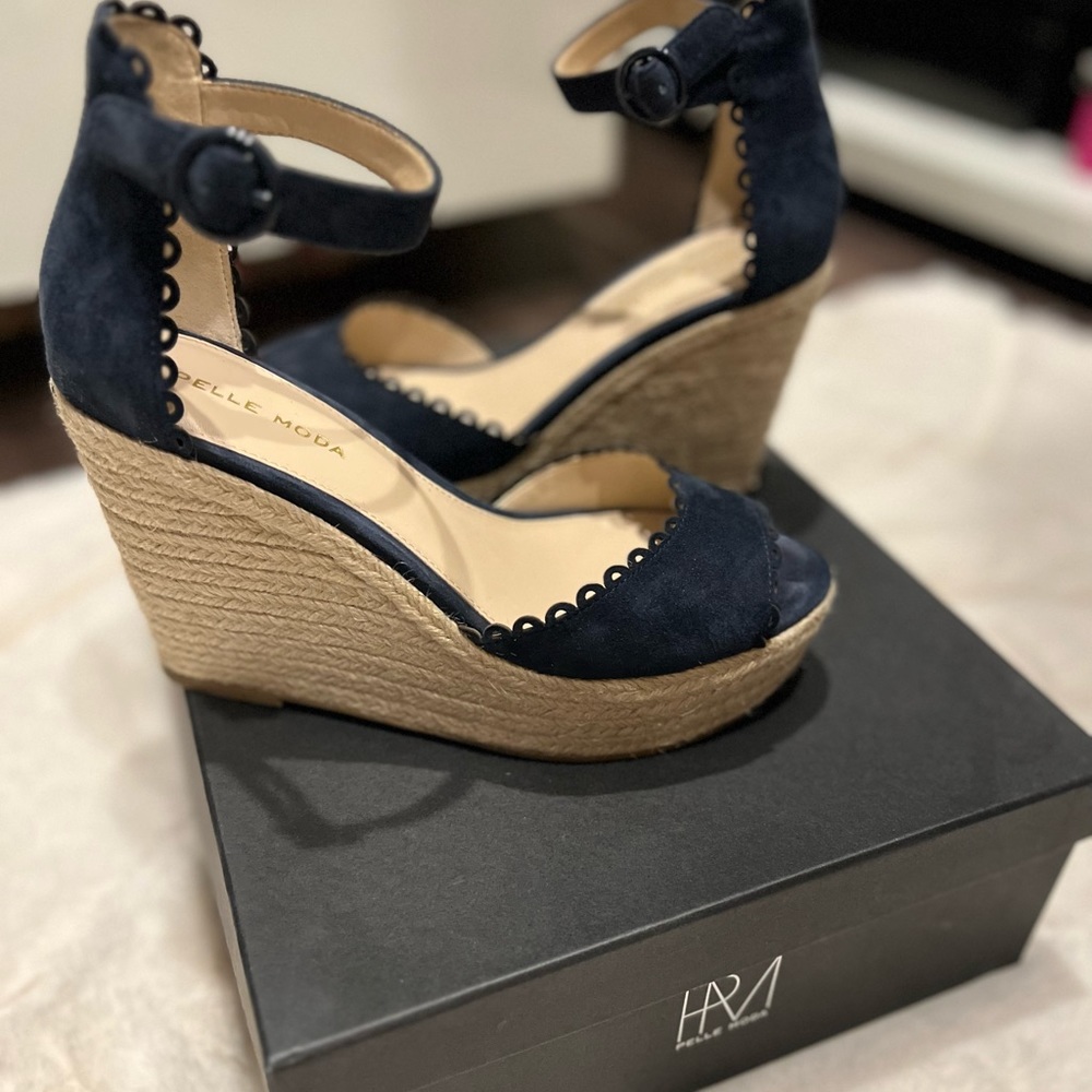 Pelle moda wedges sz 7 in navy blue suede